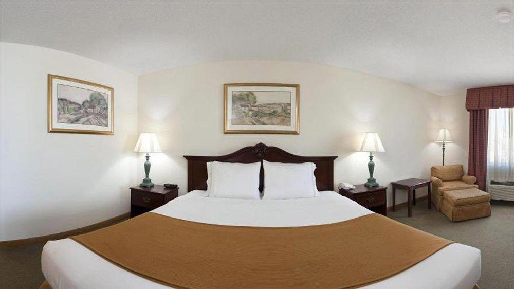 Hotel Baymont By Wyndham Fulton Exterior foto